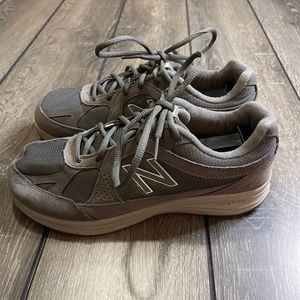 New Balance 877 Grey Sneakers Men's Size 7